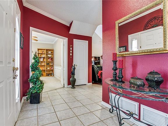3rd image of 2106 Larkspur Dr
