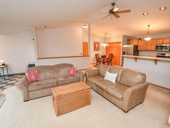 4th image of W241N2533 E Parkway Meadow Cir Unit 5