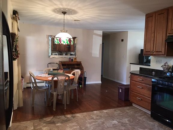 4th image of 522 Elwood St