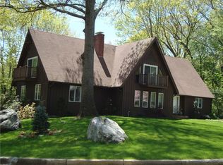 4 Ledgemont Dr, Warwick, RI 02886