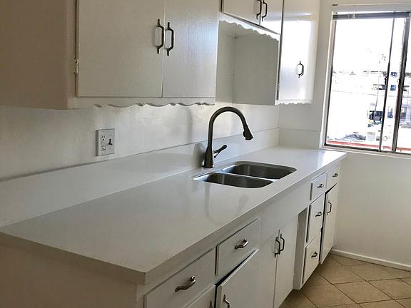 5th image of 8456 Blackburn Ave APT 09