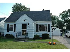 1567 Moll St photo 1