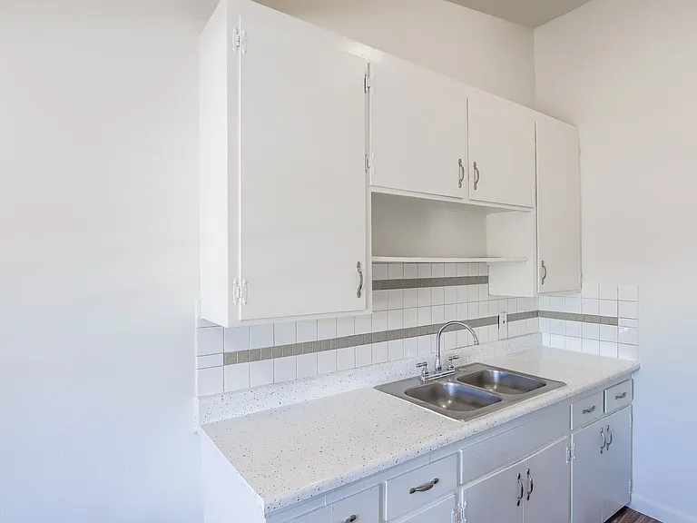 127 W Renette Ave — Photo 9