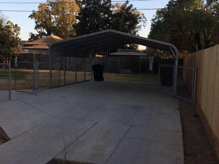 Carport for two cars (Exclusive access)