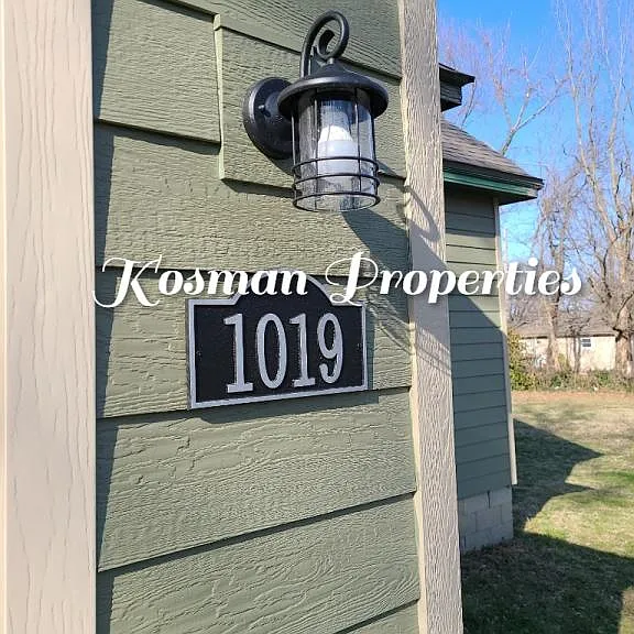 1019 E 15th St — Photo 33