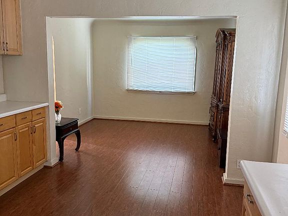5th image of 10592 Stanford Ave #1