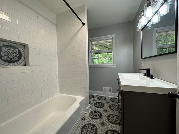 5th image of 1593 Westwood Way