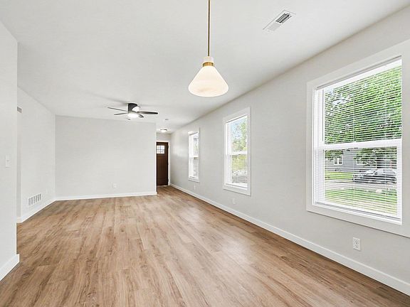 4th image of 1132 Harvey St