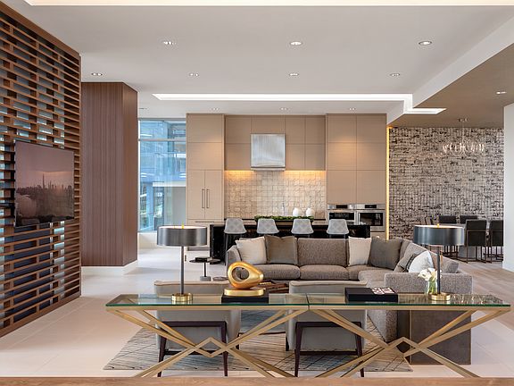Social lounge with chef-par kitchen
