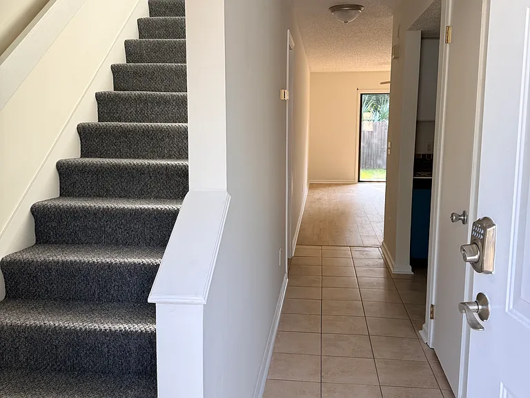 Jasmine Pl — Photo 2