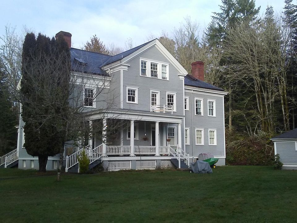 Building. Unit is middle level with the Captains Balconny