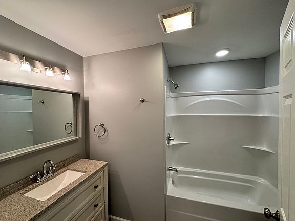 5th image of 202 Furbee Dr