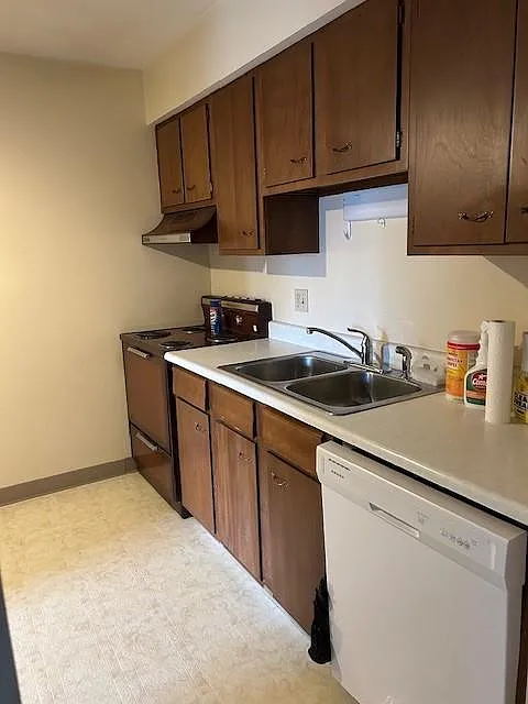 2226 Court St — Photo 1