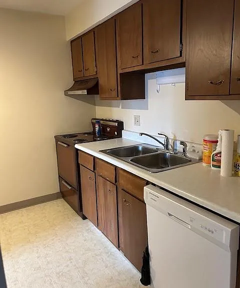 2226 Court St #8 — Photo 1
