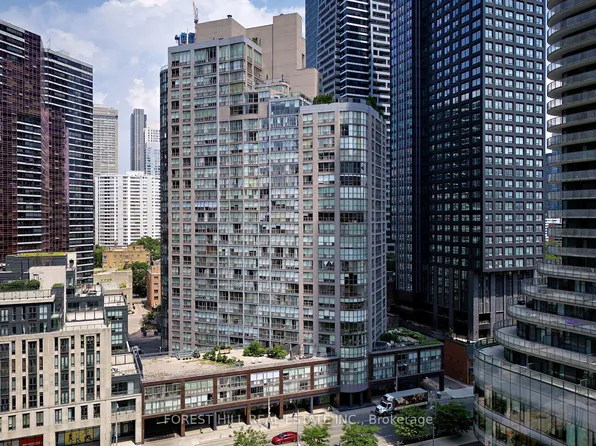 24 Wellesley St W #1303, Toronto, ON M4Y 2X6