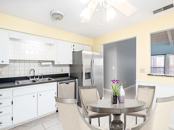 5th image of 142 Woodside Dr