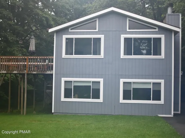 5170 Iroquois St, Tobyhanna, PA 18466