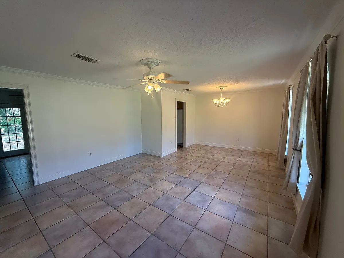 Building Photo - 607 Sunset Dr