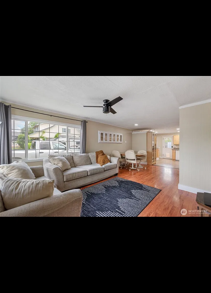 3 bed, 1096 sqft, $2,195 — Photo 4