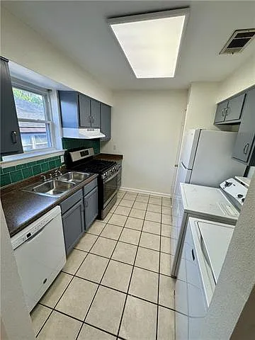 2604 Longwood Dr — Photo 9