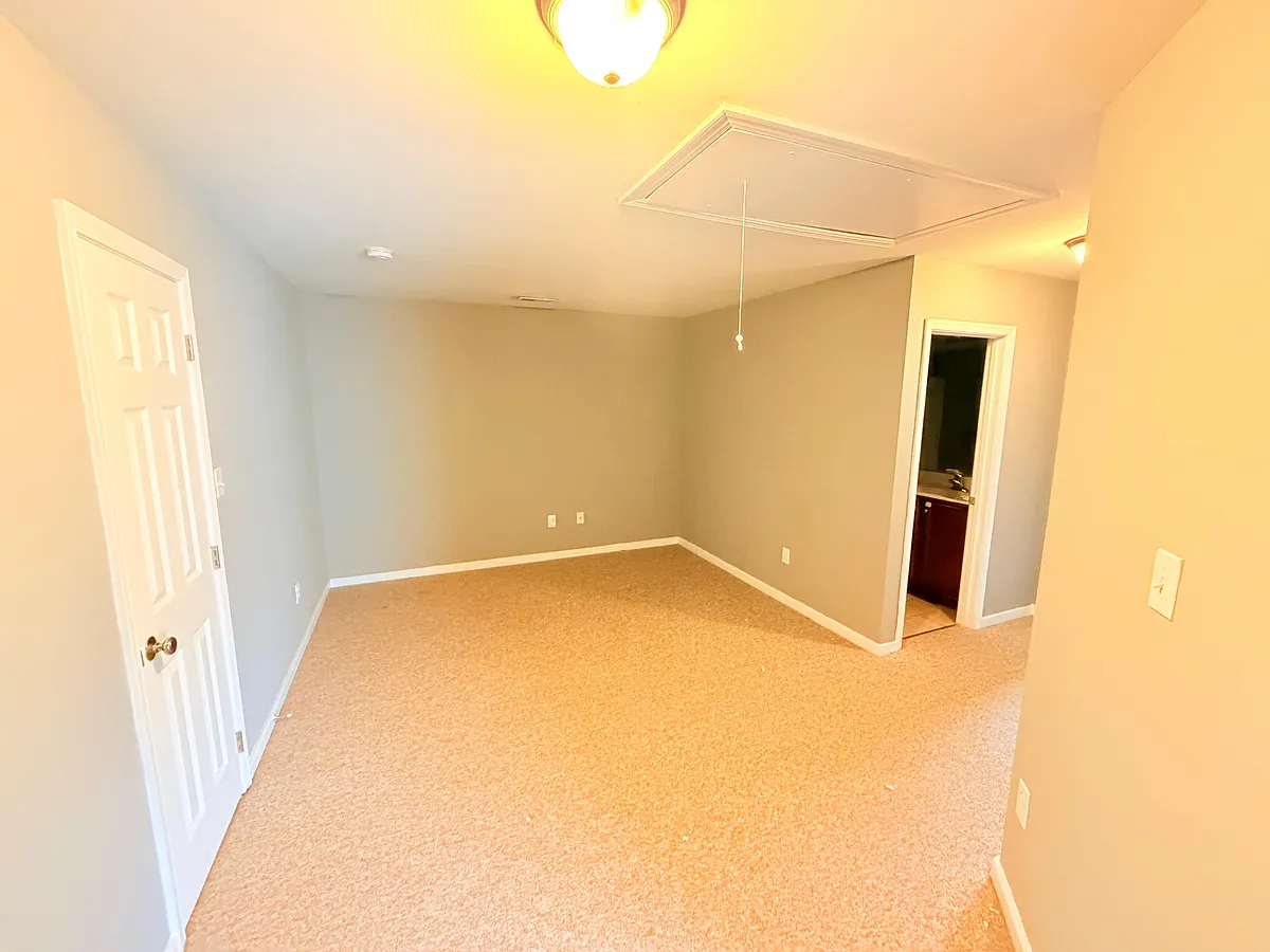 Building Photo - 850 Parkland Pl #1