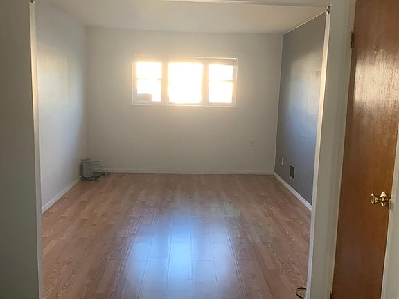 4th image of 160 Tompkins Ave #2A