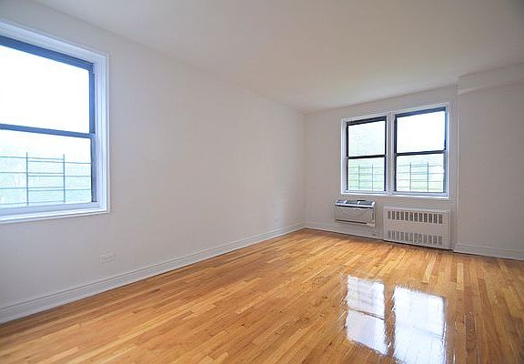 4th image of 2400 Webb Ave APT 4J