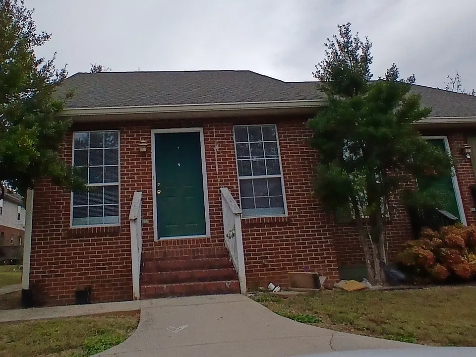 852 Mohawk Dr NW