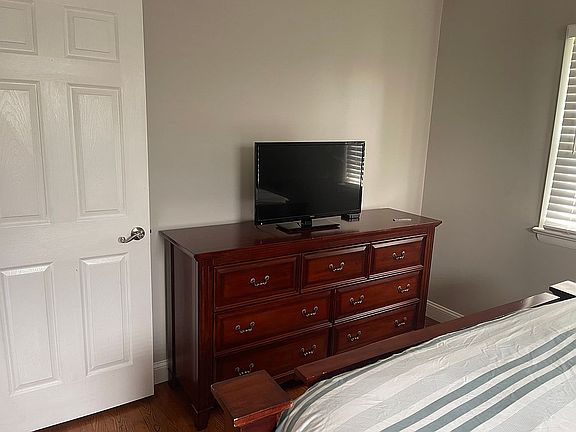 3rd image of 8919 Gloria Ave