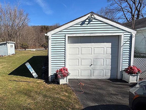 5th image of 1239 Conklin Rd