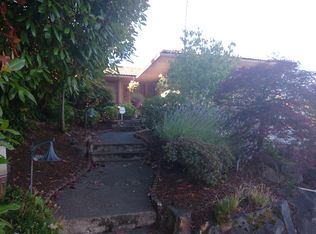 3011 W Howe St, Seattle, WA 98199