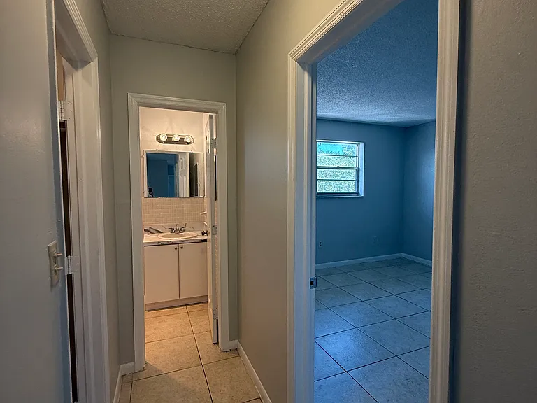 615 NE 10th St #204 — Photo 8