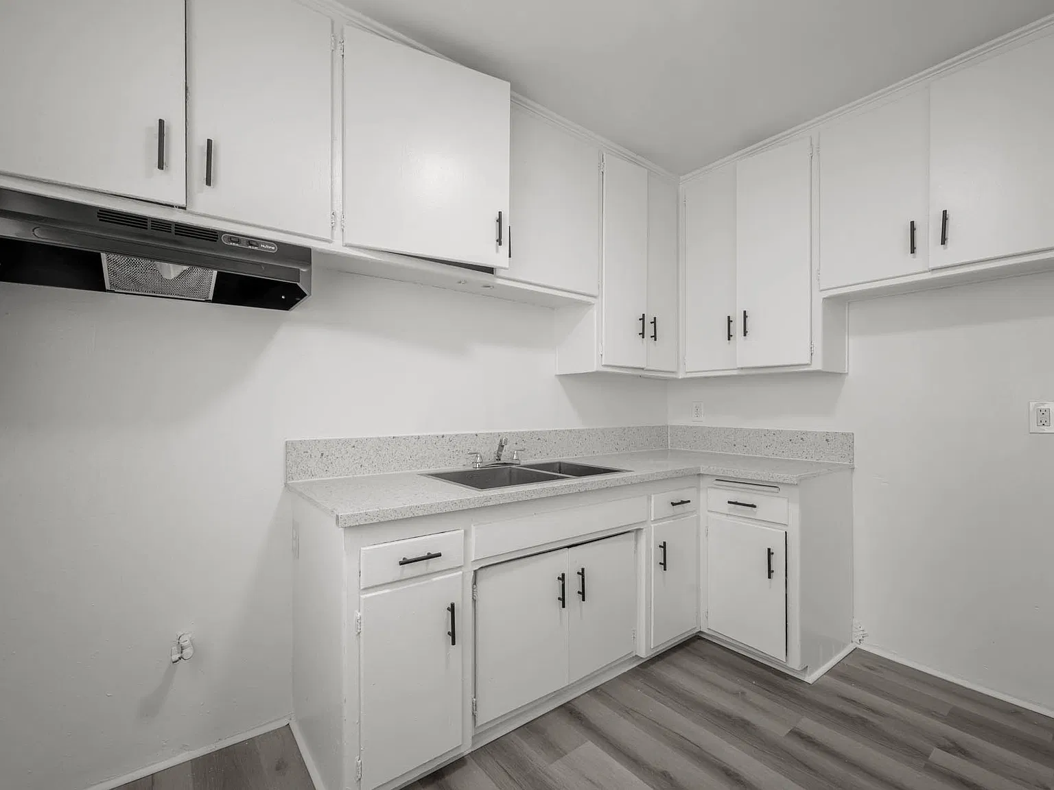 1018 N Mariposa Ave — Photo 3