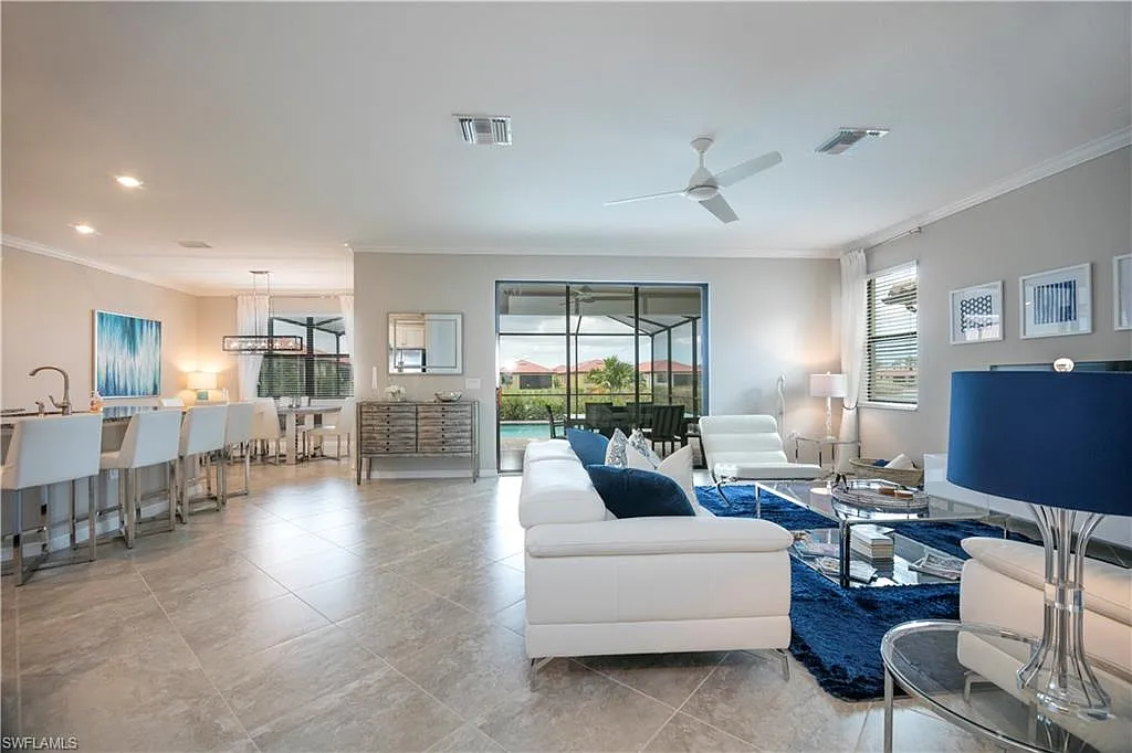 3 bed, 2.0 bath, 1908 sqft, $6,720 — Photo 4