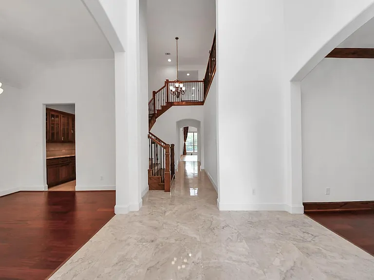 1807 Ravenel Ln — Photo 5