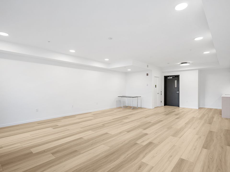 1st image of 37994 2nd Ave #303