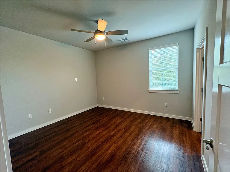 241 Rose Dr #B — Photo 10