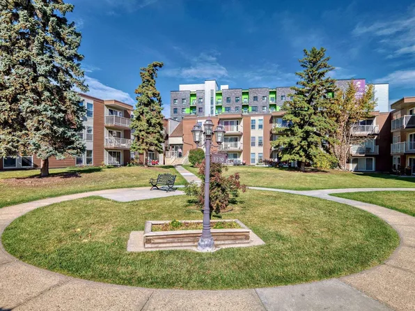 7220 144th Ave NW #206, Edmonton, AB T5C 3E4