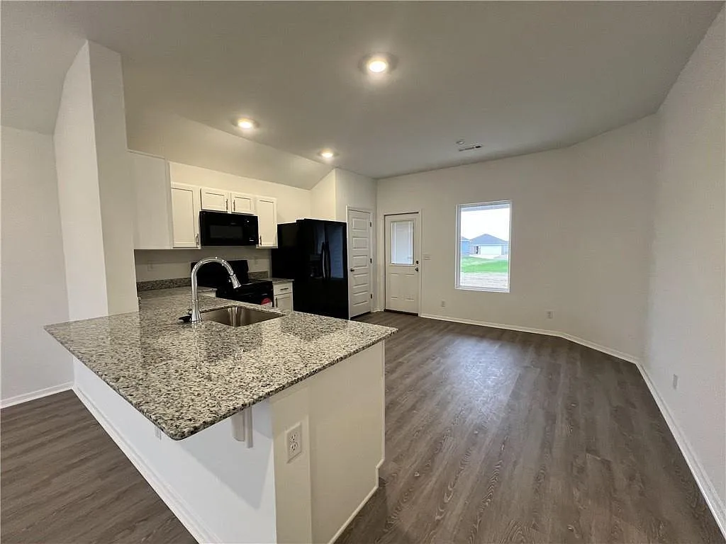 2820 Evans Street - 1 — Photo 2