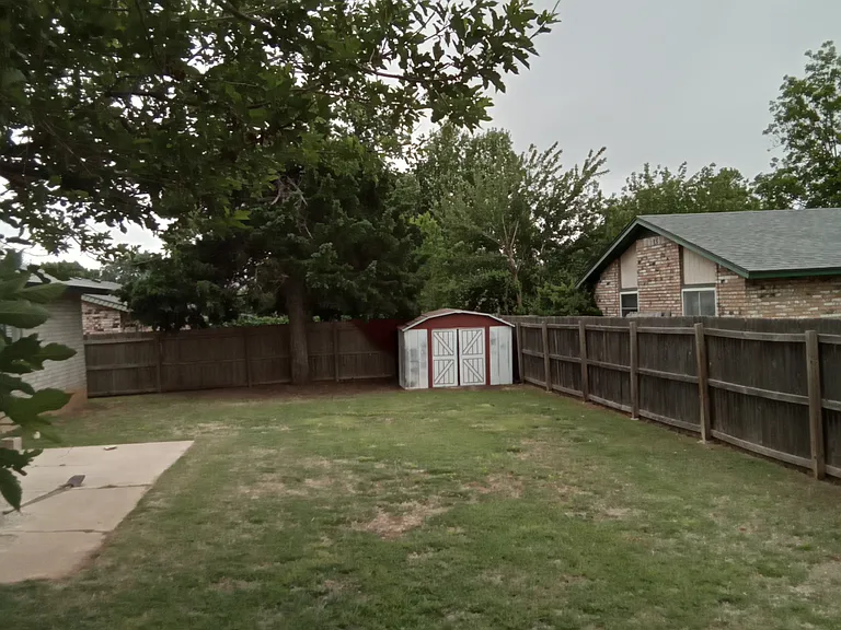 508 Palais Ave — Photo 24
