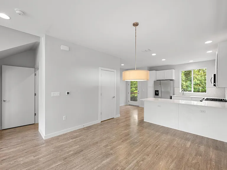 801 N Bluff Dr #17 — Photo 7