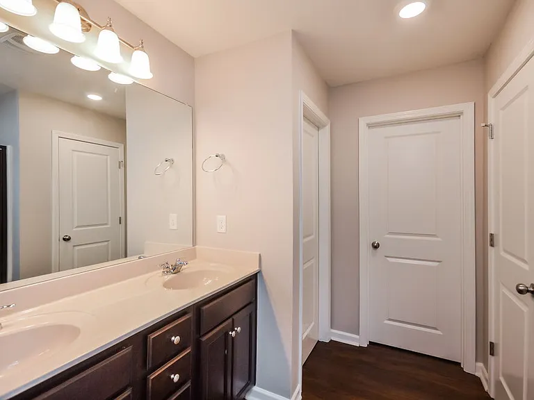 612 Moorings Ave — Photo 12