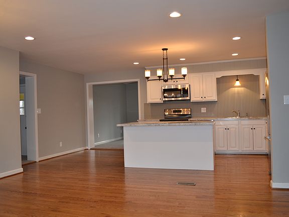 4th image of 449 Clarkson Dr