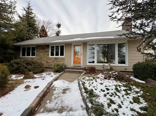 5 N Henry St, Valley Stream, NY 11580