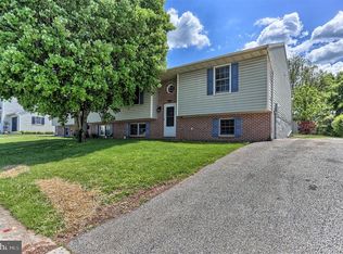 19 Town Cir, Abbottstown, PA 17301
