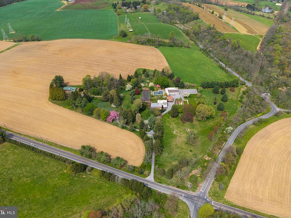 1st image of 394 Street Rd