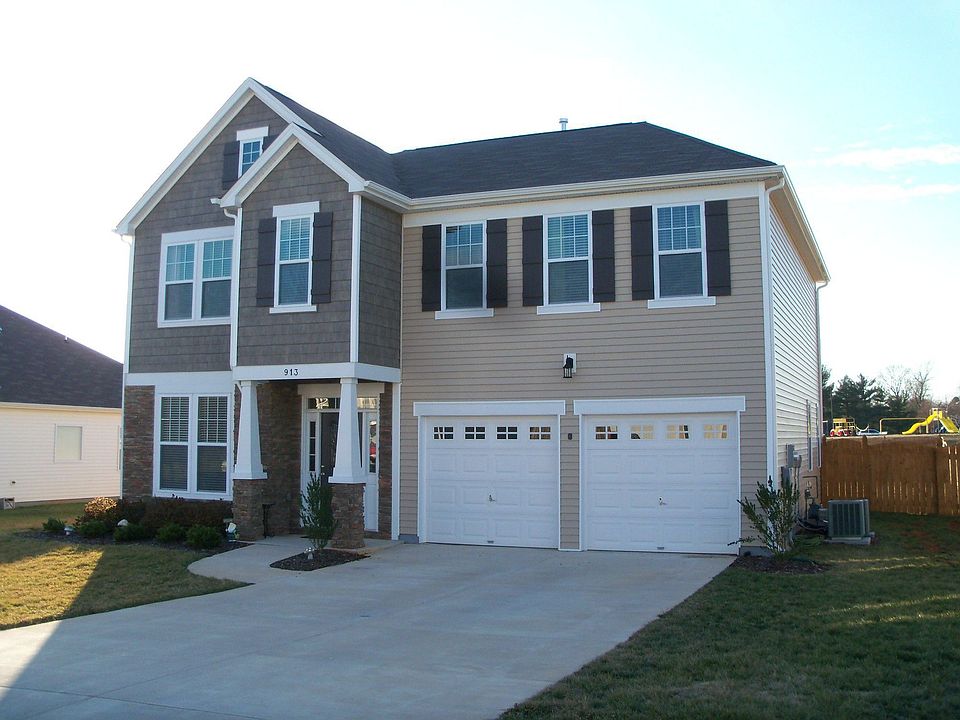 Lovely like-new home in the Fairgrove/East Davidson school district!