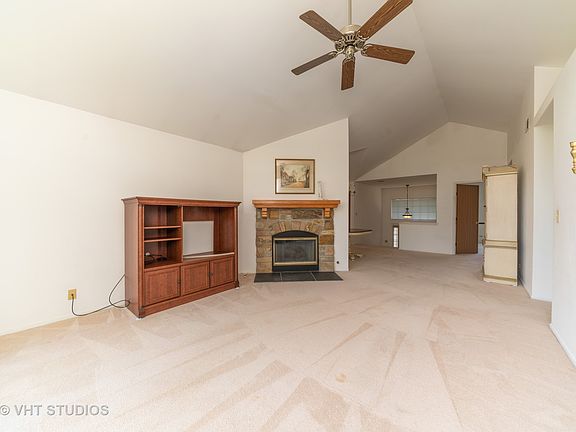 5th image of 1720 Fairfax Cir W Unit 3