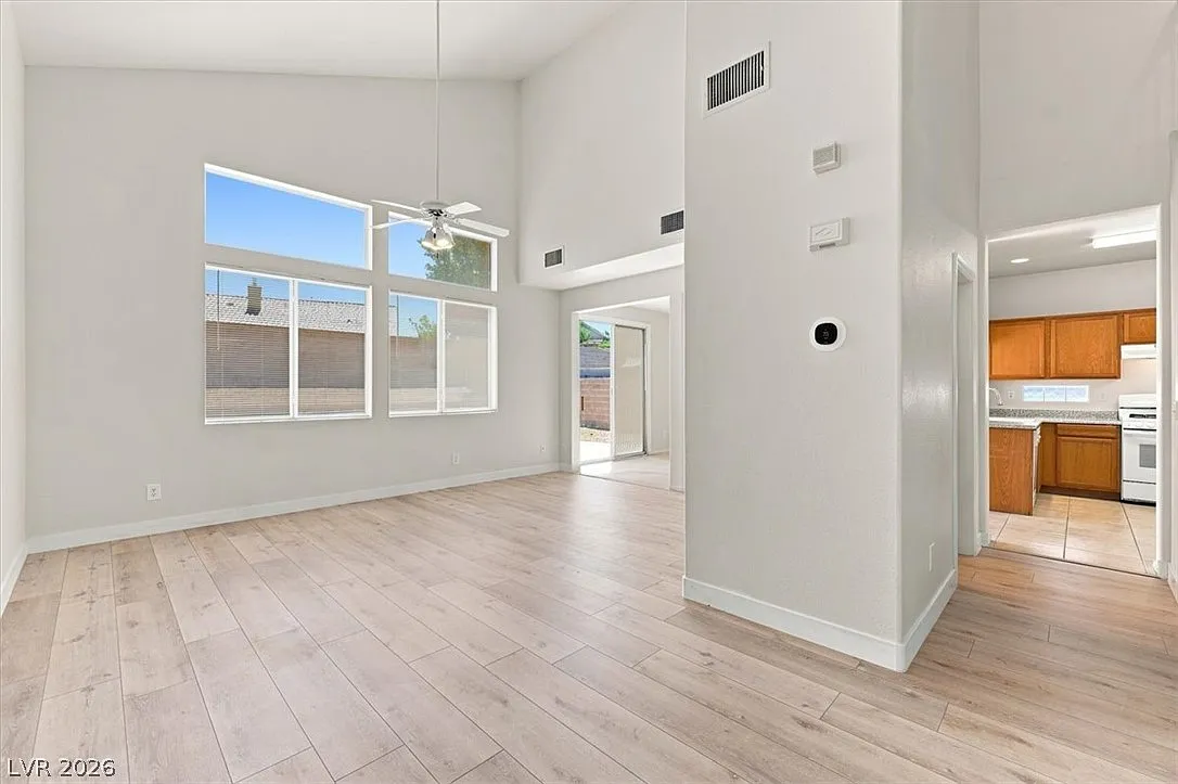 3 bed, 2.5 bath, 1584 sqft, $2,000 — Photo 4