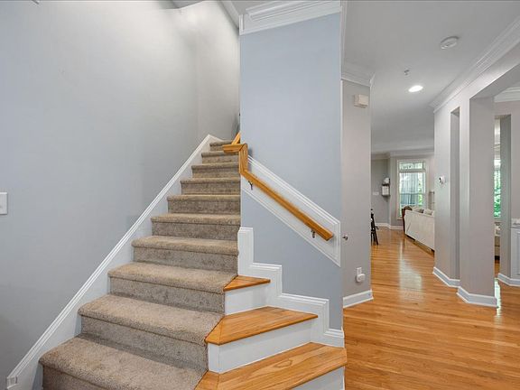 2nd image of 221 Towne Ridge Ln